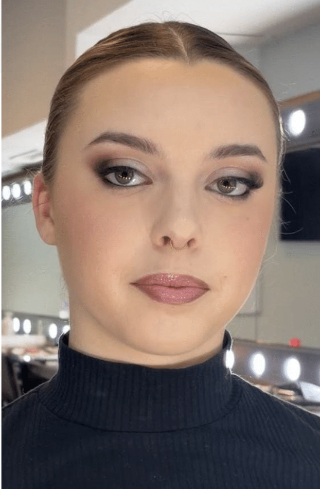 Decoración de uñas moderna.