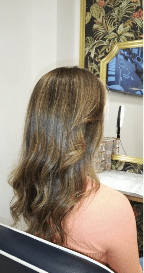 Relajación durante sesión de spa.